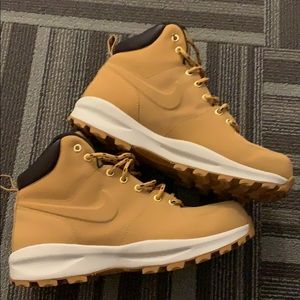 Nike Manoa Boots